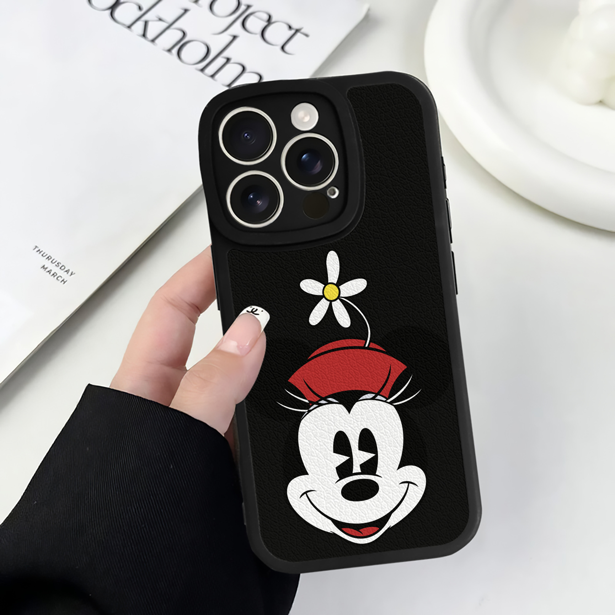 （画像用） ミッキーマウス Mickey Mouse 【iPhone 16シリーズ対応】シリコンスマホケース（レザー調） 材質：シリコン